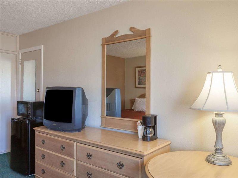 Howard Johnson By Wyndham Bakersfield Kültér fotó