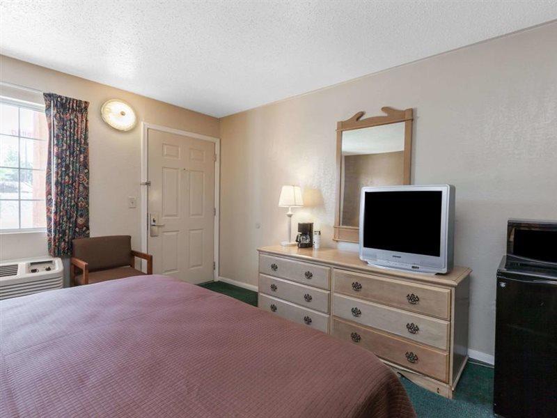 Howard Johnson By Wyndham Bakersfield Kültér fotó